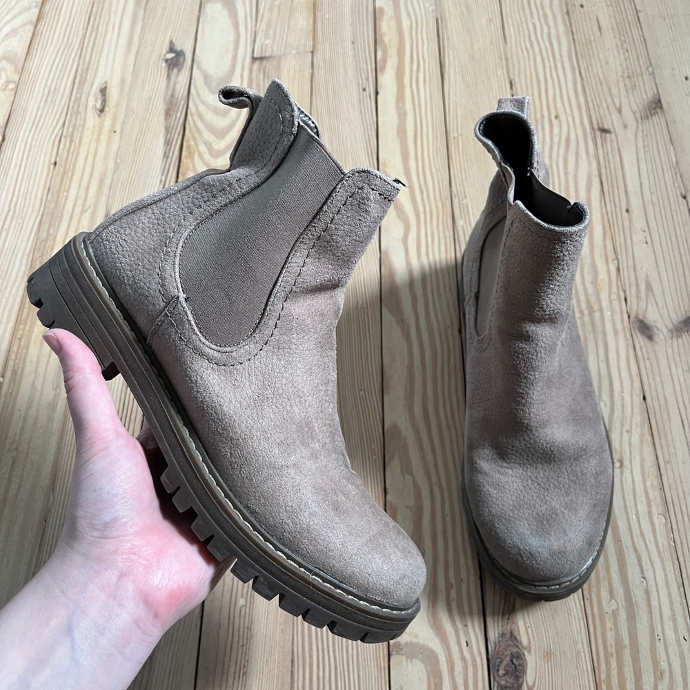 Cliffs Chelsea Boot Women 8M Taupe Faux Suede Lug Sole Ankle Boot Neutral Combat